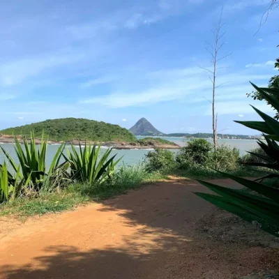 Ilha do Meio Um Refúgio Natural em Piúma