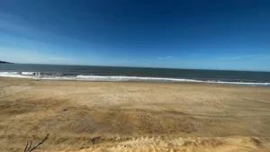 Praia Lagoa Funda, localizada em Marataízes