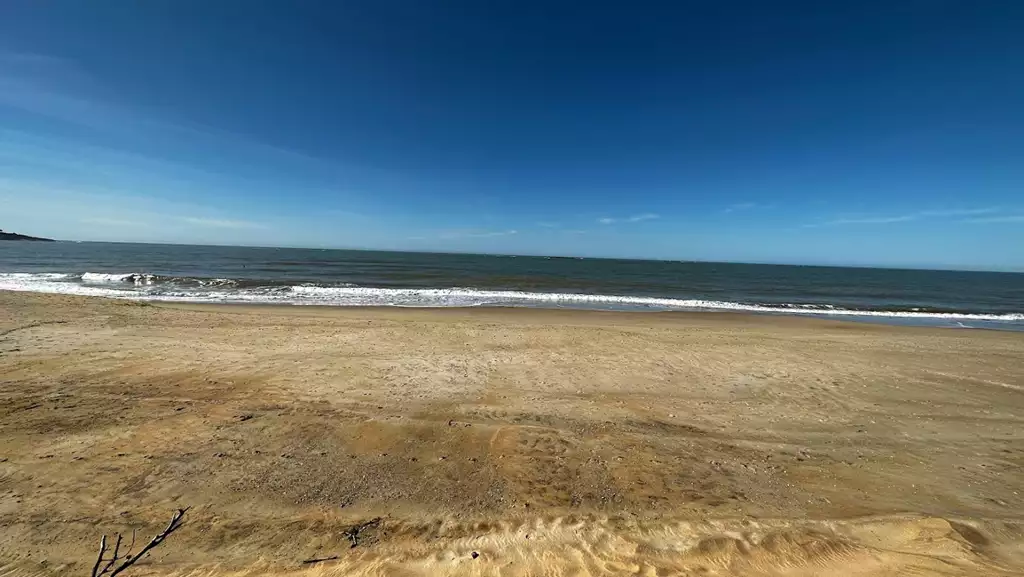 Praia Lagoa Funda, localizada em Marataízes