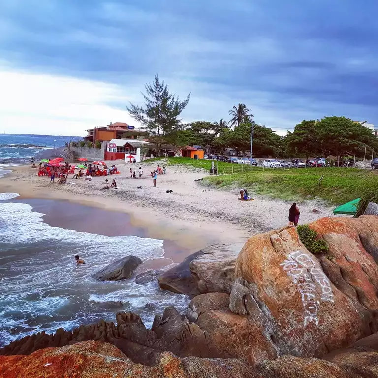 Praia da Cruz, localizada em Marataízes, foto: Lilian Vieira