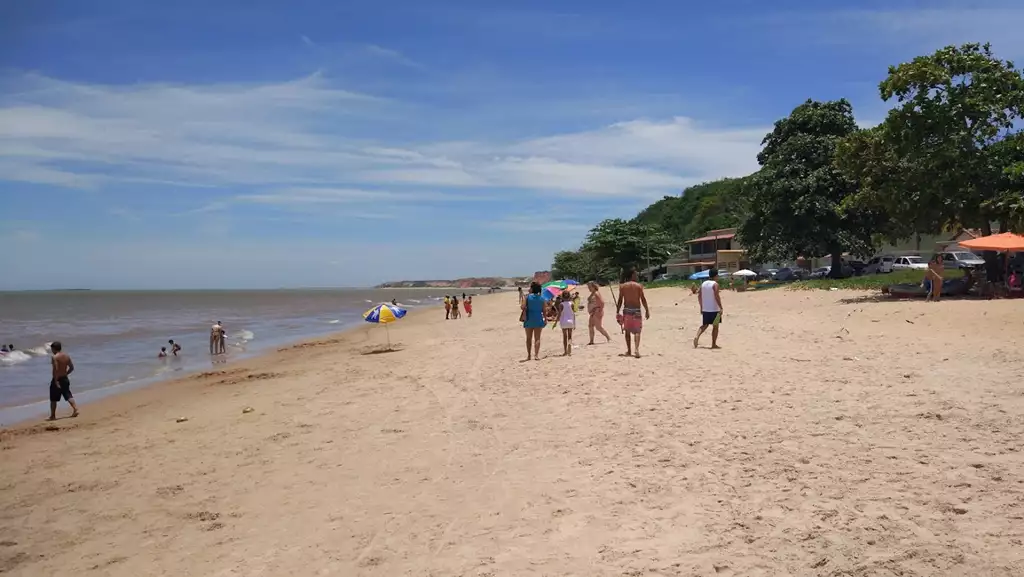 Praia dos Cações, localizada em Marataízes