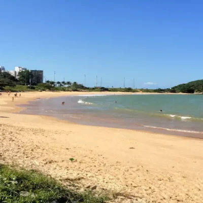 Praia da Bacutia o paraíso vibrante da Enseada Azul