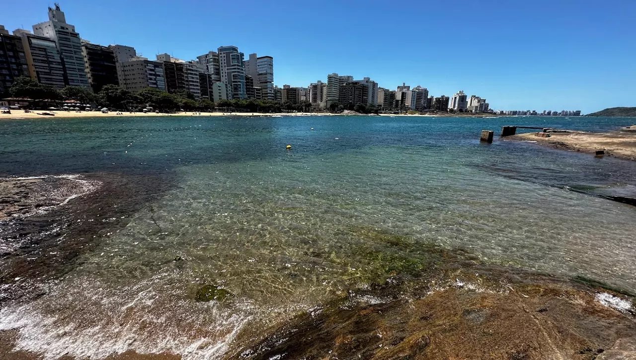 Praia das Castanheiras em Guarapari