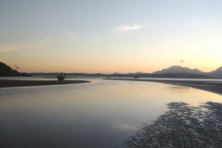 Praia de Santa Mônica em Guarapari: guia completo