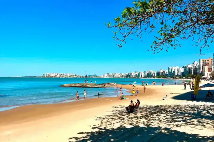 3 Praias Ideais para Crianças em Guarapari: Segurança e Diversão à Beira-Mar